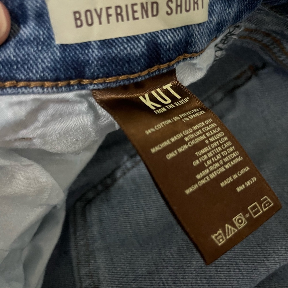 Kut from the Kloth Katy Boyfriend Jean denim Shorts Bermuda length size 22 - Picture 5 of 6